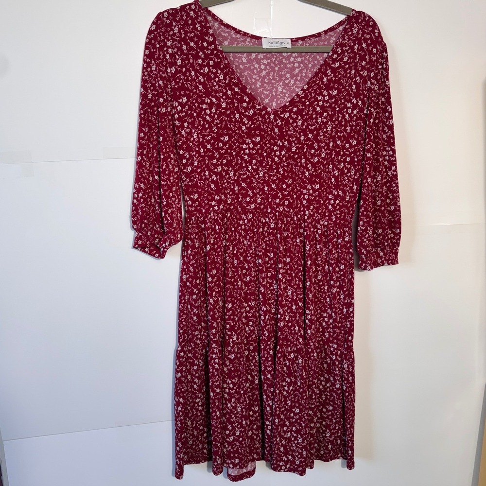 Kaileigh Ditsy Floral V Neck Dress Womens Size Medium Red Stretch Flowy Cottage